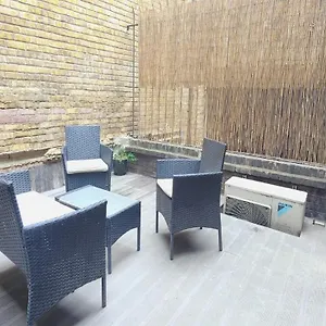 spacious-3-bed-flat-near-liverpool-street-spitalfields.cambridgehotelsuk.com/