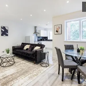 perfect-location-hi-spec-families-relocation.cambridgehotelsuk.com/